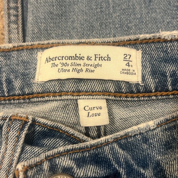 Abercrombie & Fitch “The ‘90s Slim Straight Ultra High Rise” - Picture 2 of 4